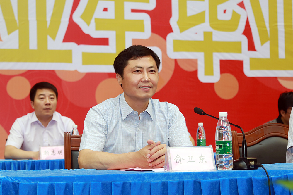 我院隆重举行2015届毕业生毕业典礼