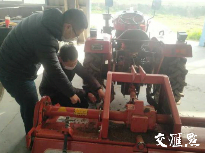 技术团队指导镇江地区农机合作社维修现场 技术团队指导镇江地区农机合作社维修现场