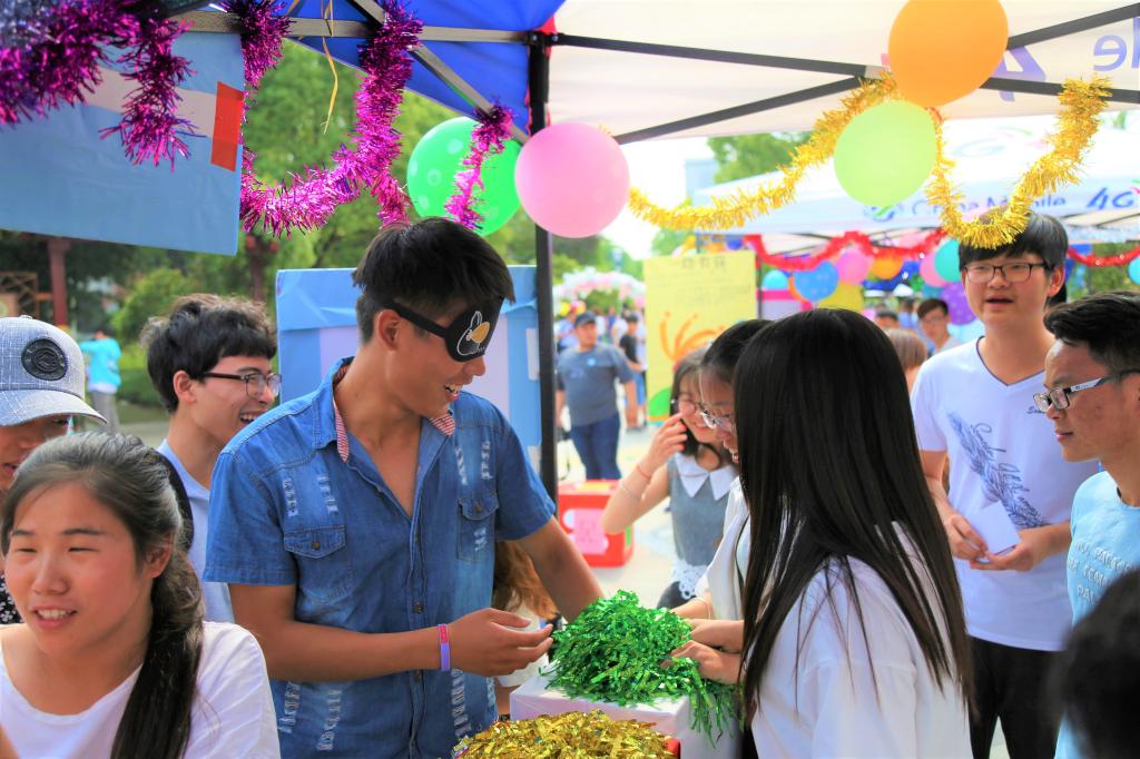 本次活动受到句容电视台的全程报道.