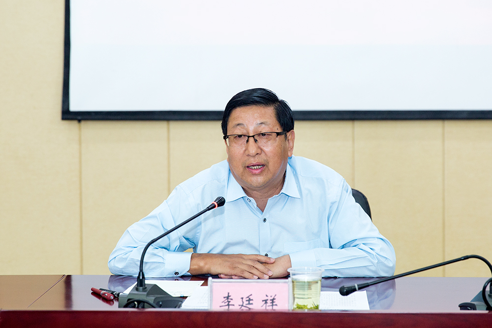 李廷祥副书记介绍了海南州的基本情况,总结了前期与我院在基层干部